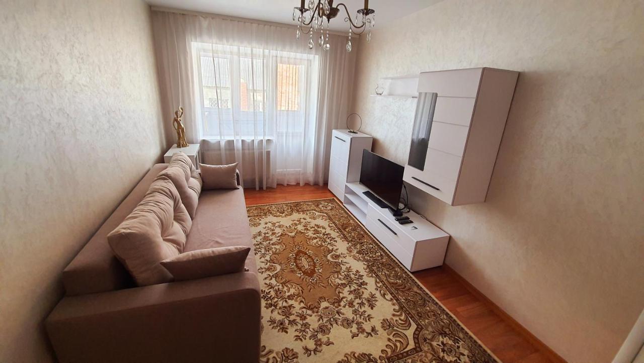 Center Appartement Loetsk Buitenkant foto
